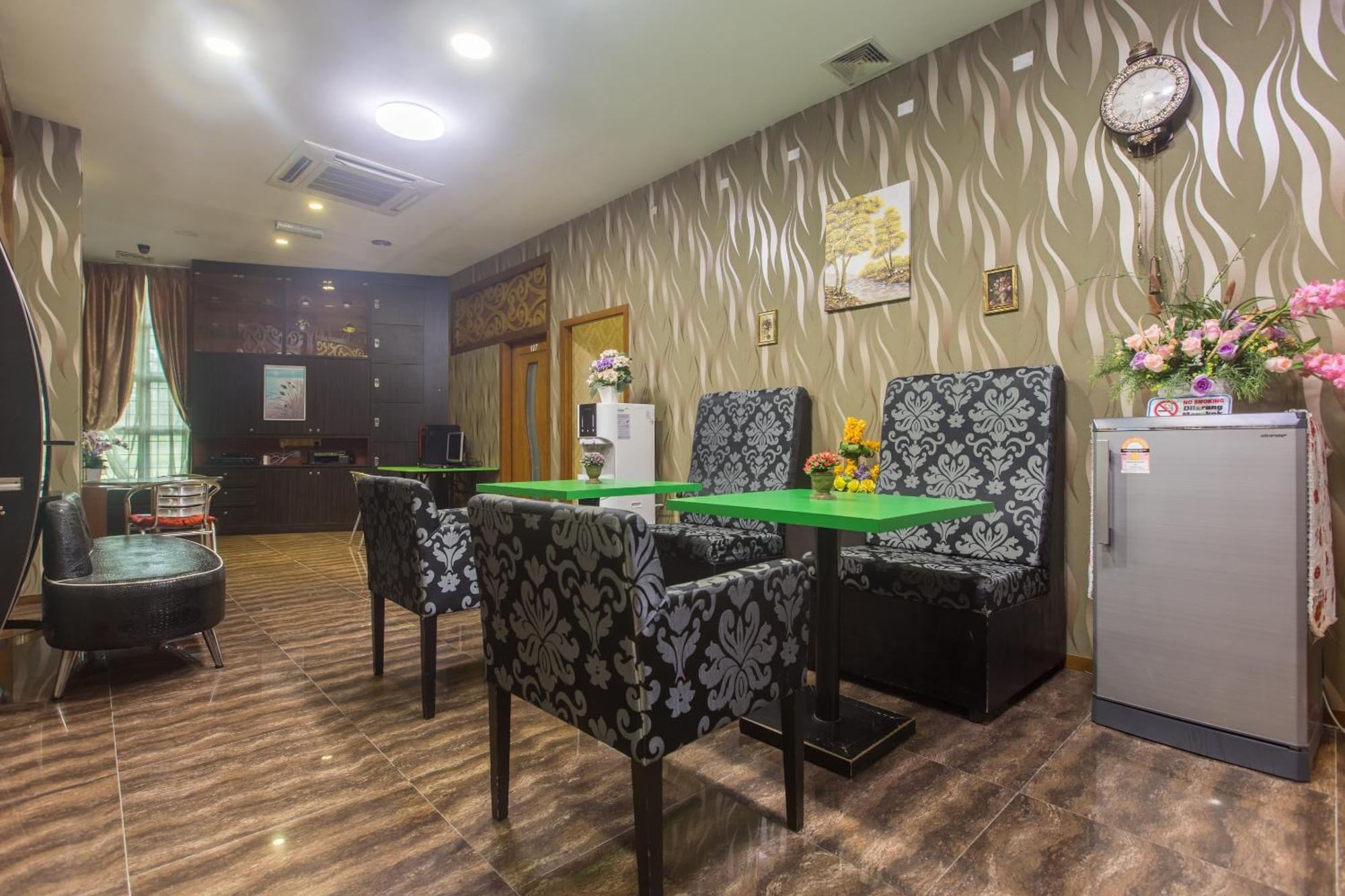 สปอต ออน 89858 รีเบคก้าโฮม Hotel โกตาคินาบาลู ภายนอก รูปภาพ